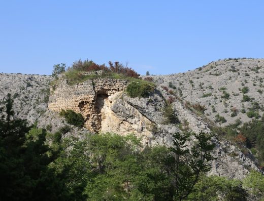 Fort Kamičak (Utješinović-town, old Croatian fort)
