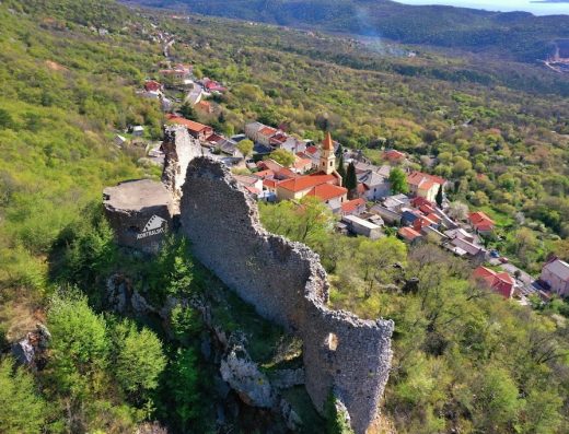 Gradina Grižane – razgledna utrdba nad Vinodolsko dolino