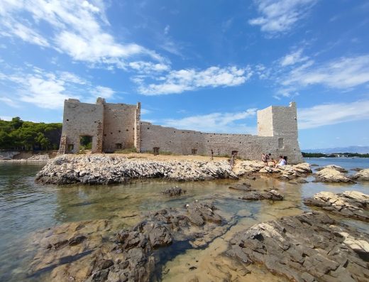 Kastelina Castle