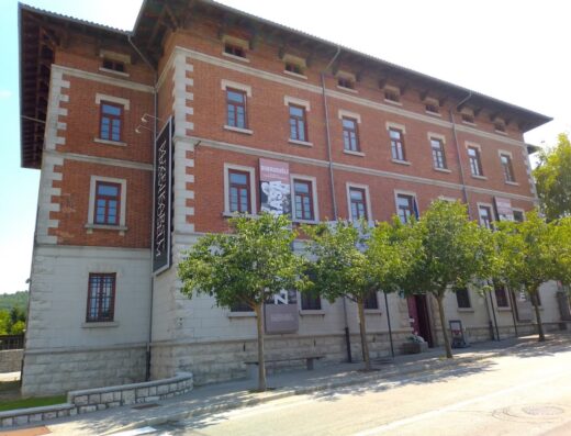 Notranjski muzej Postojna / Notranjska Regional Museum