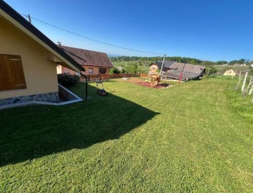 Yellow House Grabrovec – Three-Bedroom Apartment